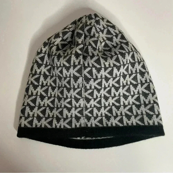 Micheal Kors Beanie - Picture 5 of 5